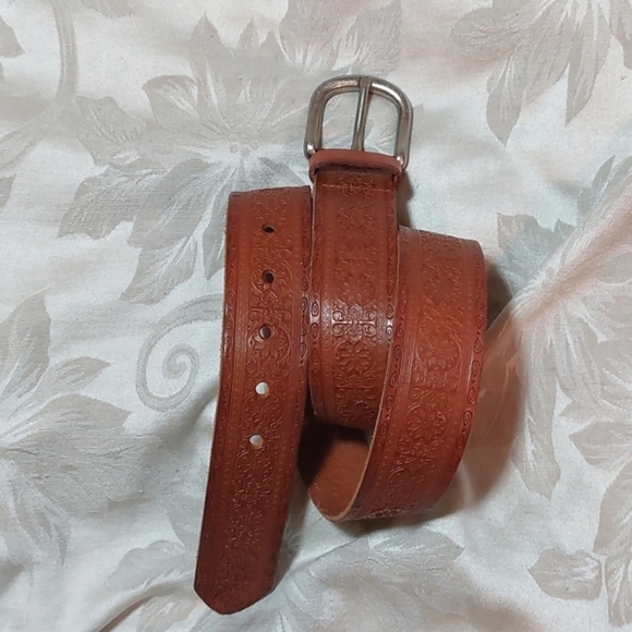 Gorgeous Tooled Leather Belt▪︎Antiqued Silver Buckle - Picture 12 of 14